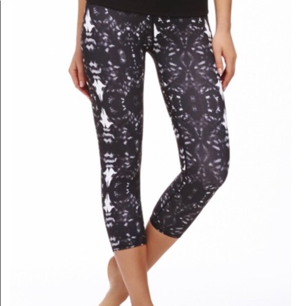 Fabletics Powerhold Salar Capri - image 1